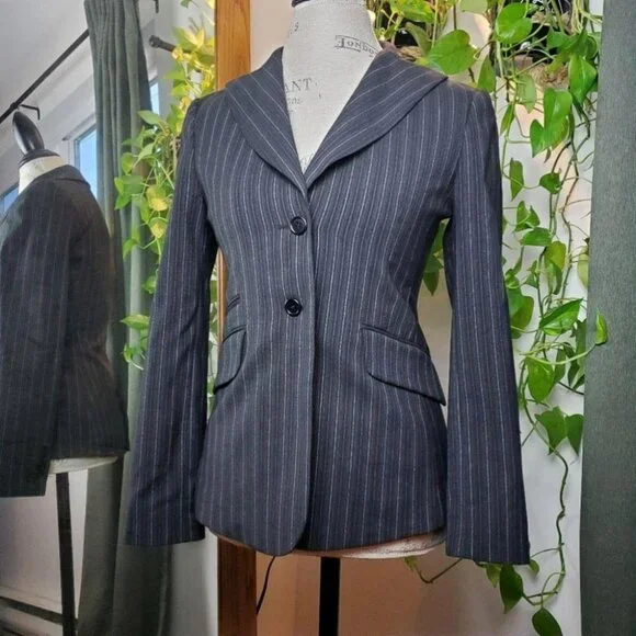 BCBG MaxAzria | Pinstripe Collared Single Breasted Contoured Blazer Jacket (S) - Picture 4 of 12